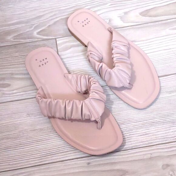 (23-2390) 🔥3/$20🔥 A New Day Blossom Scrunch Flip Flops Sandals Sz 7 - Picture 4 of 10
